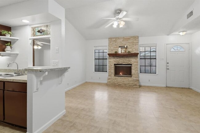 Building Photo - 12416 Deer Falls Dr