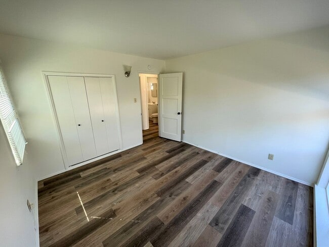 Building Photo - 222