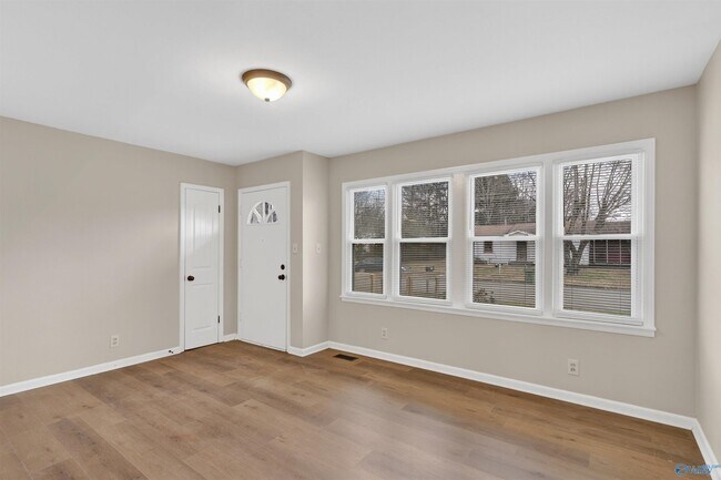 Building Photo - 1601 Armstrong St NW