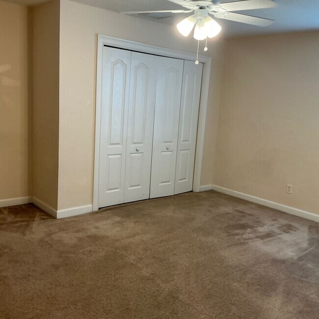 Building Photo - 3/2/2 RENTAL HOME AVAILABLE OFF DEL RIO AND PT ST LUCIE BLVD.