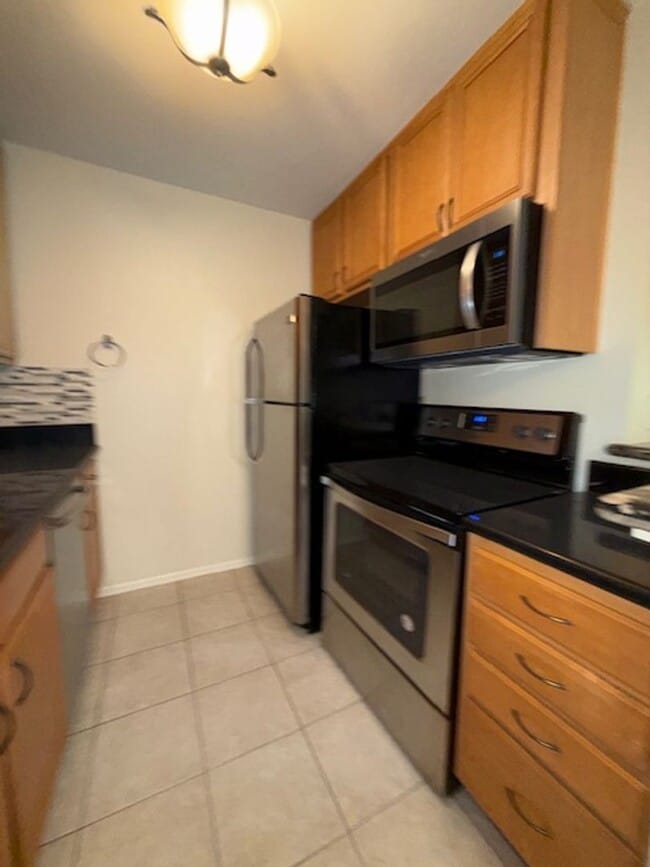 Building Photo - Top floor, 1 Bedroom, 1 Bath Condo in Ston...