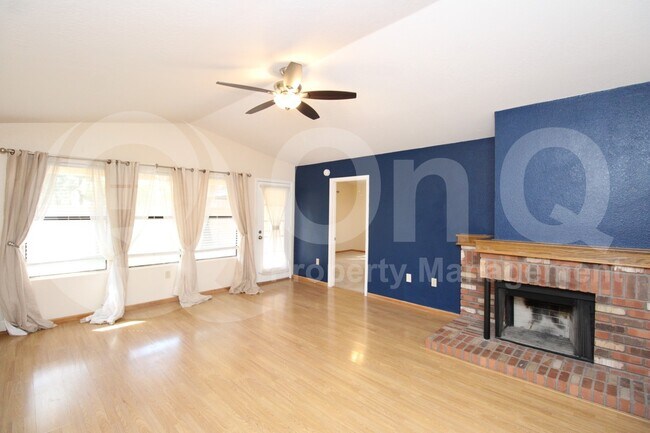 Building Photo - 602 N Cobblestone St
