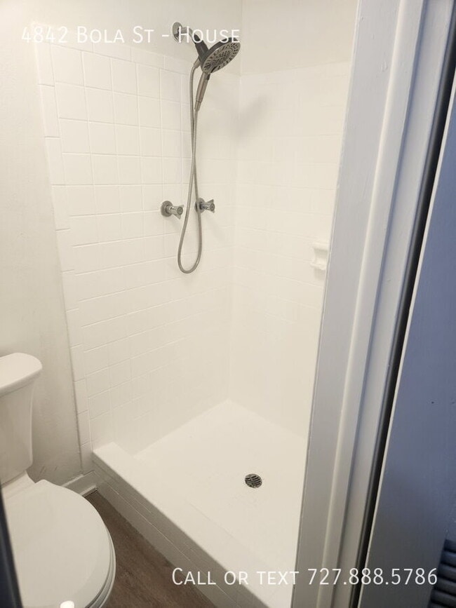 Building Photo - 4842 Bola St