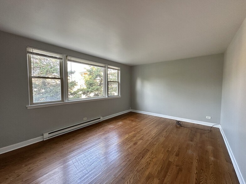 Building Photo - 7626.5 N Milwaukee Ave