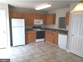 Building Photo - 15 Bridle Path