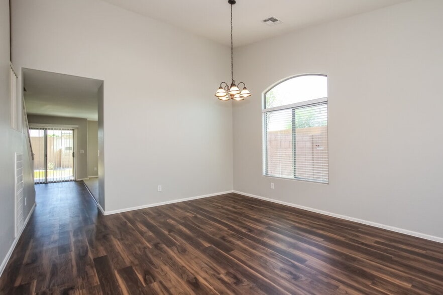 Building Photo - 12471 N 75th Dr