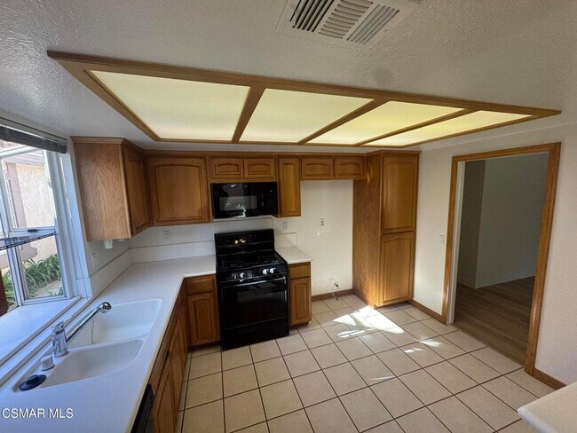 Building Photo - 1874 Suntree Ln