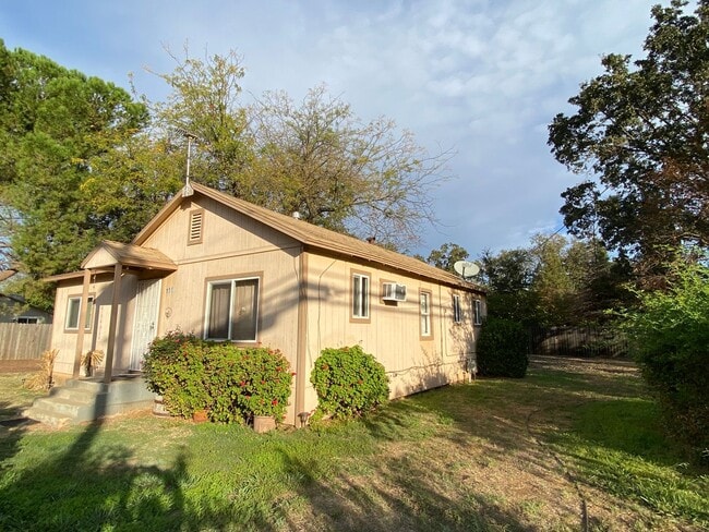 Building Photo - 1994 Esperanza Ave