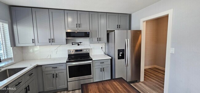 Building Photo - 642 W Plata Ave