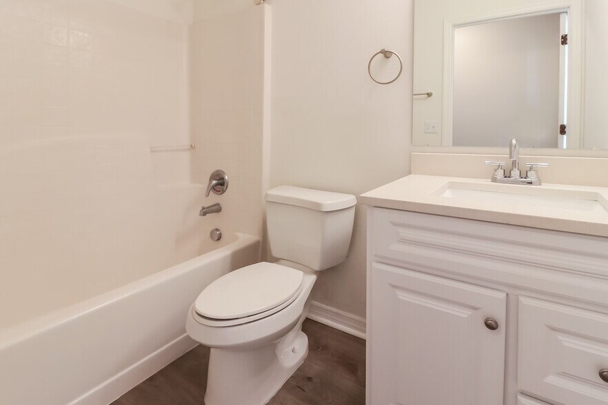 Building Photo - 1305 Alhambra Crest Dr