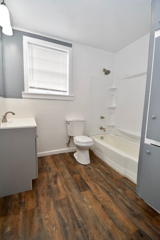 Building Photo - Updated 4 Bedroom Home Close to Tech!