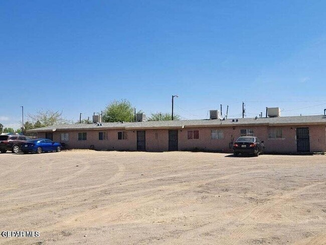 Building Photo - 623 NE Davis St