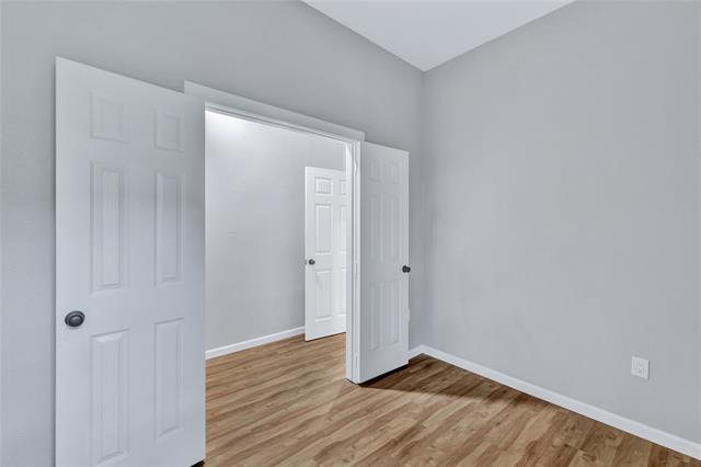 Building Photo - 323 W Cherry St