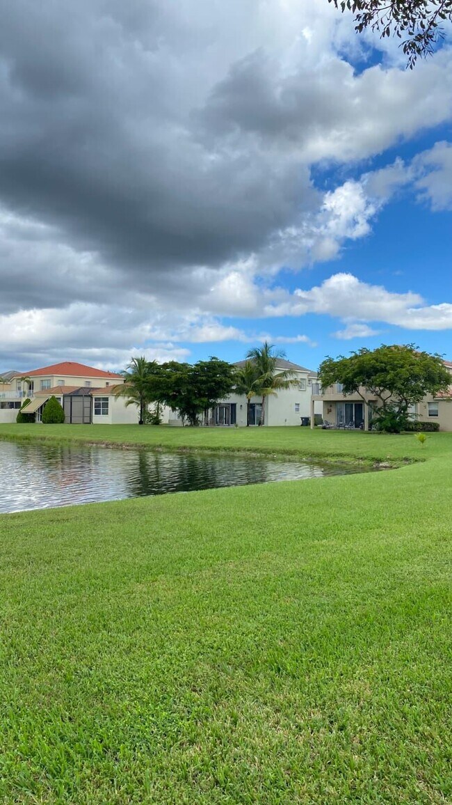 Building Photo - 9814 Shepard Pl