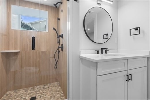 Building Photo - 22 James St