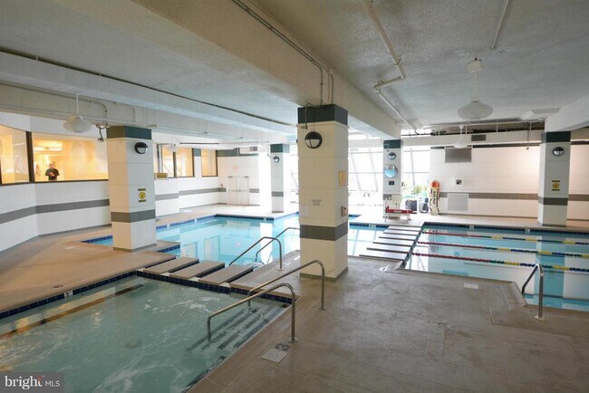 Building Photo - 307 Yoakum Pkwy