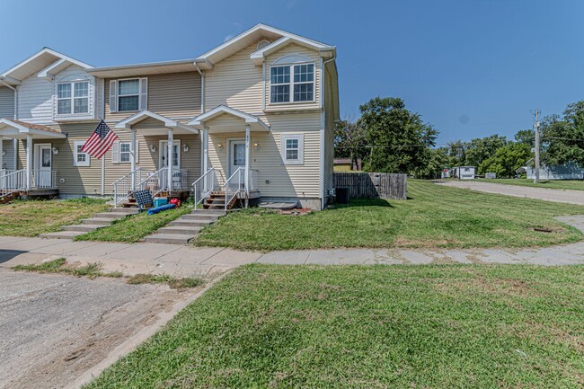 Primary Photo - Newly updated townhome!