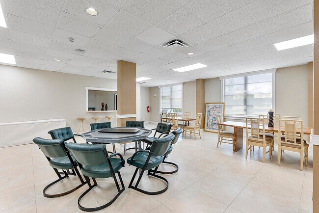 Building Photo - 2851 S Ocean Blvd