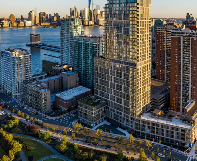 Primary Photo - 75 Park Ln S