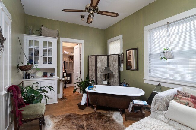 Building Photo - 108 Blount St