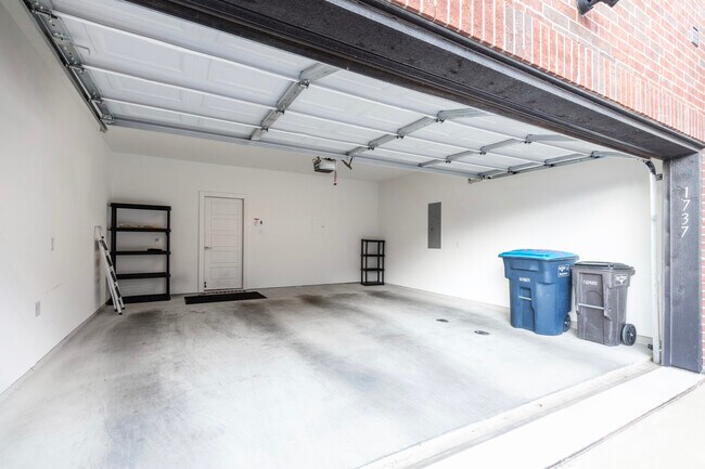 Building Photo - 1737 W Cantey St