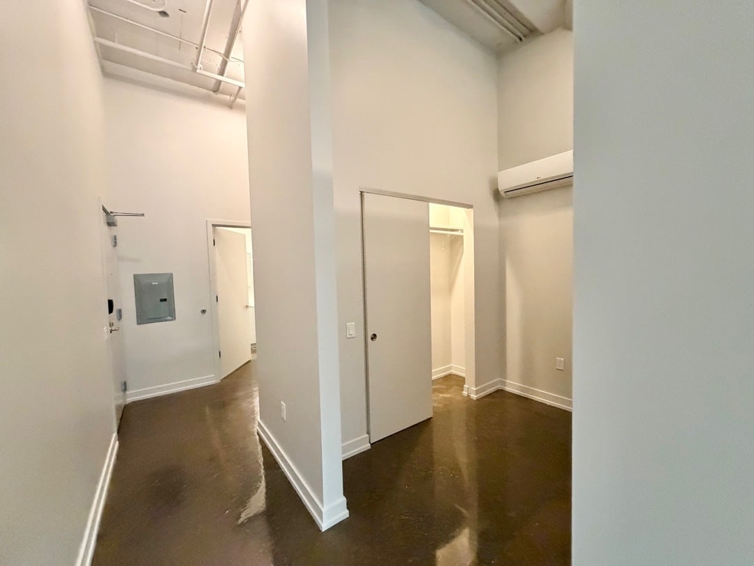 Building Photo - 152 W Huron St