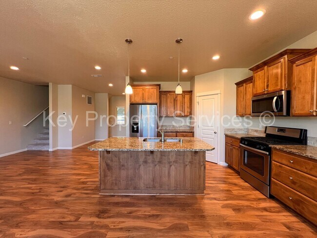 Building Photo - AVAILABLE NOW! Hazel Dell 5 Bedroom Close ...