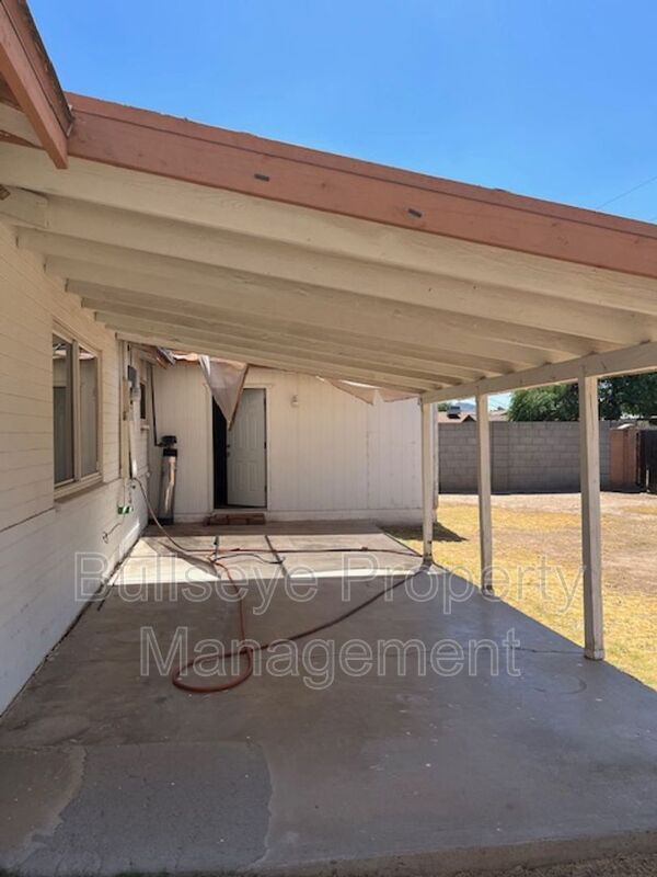 Building Photo - 3127 W Dahlia Dr