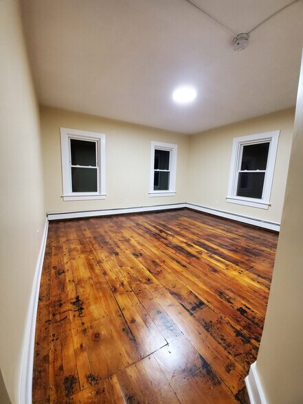 Building Photo - 45 Dumais St