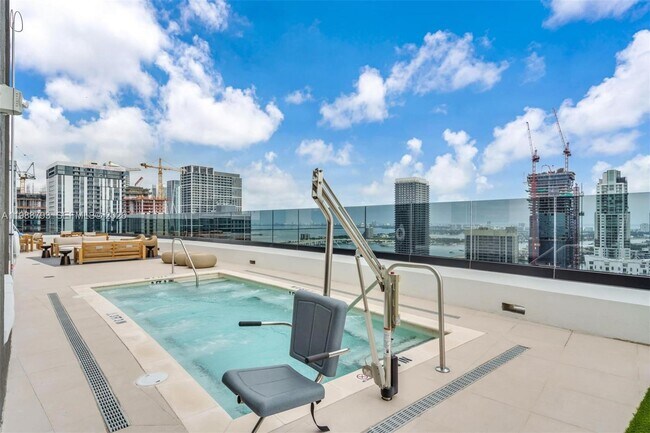 Building Photo - 225 N Miami Ave