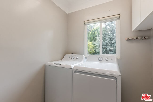 Building Photo - 459 S Bundy Dr