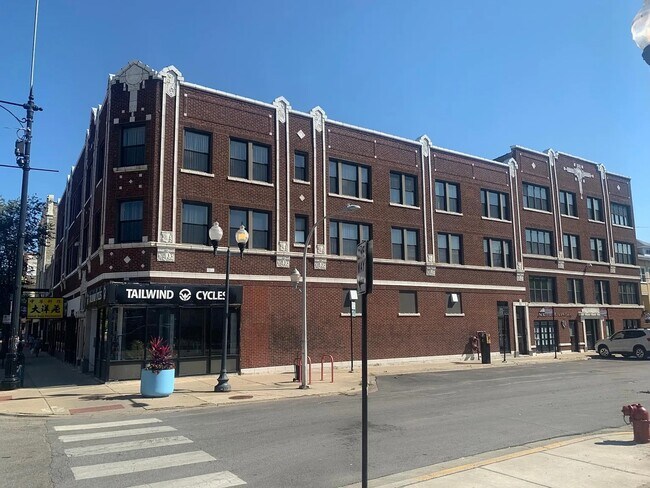 Building Photo - 3253 W Lawrence Ave