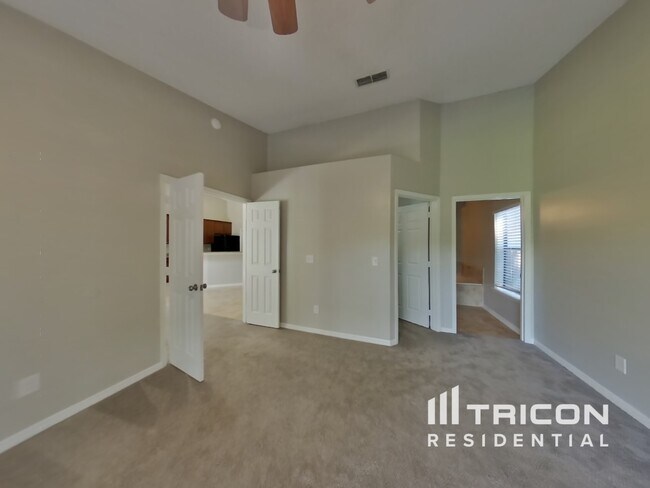 Building Photo - 8808 Mountain Lake Dr S