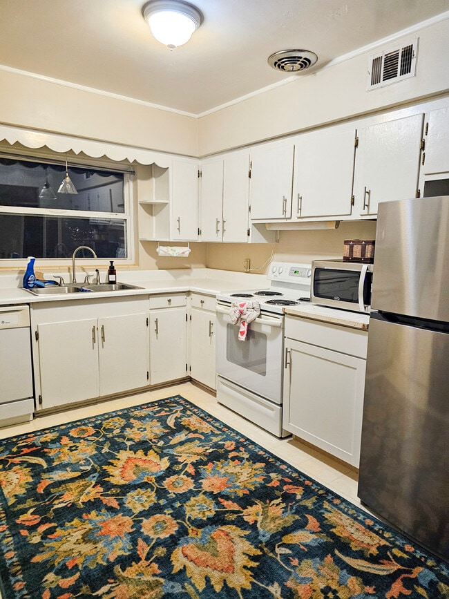 Building Photo - 3747 Coronado Rd