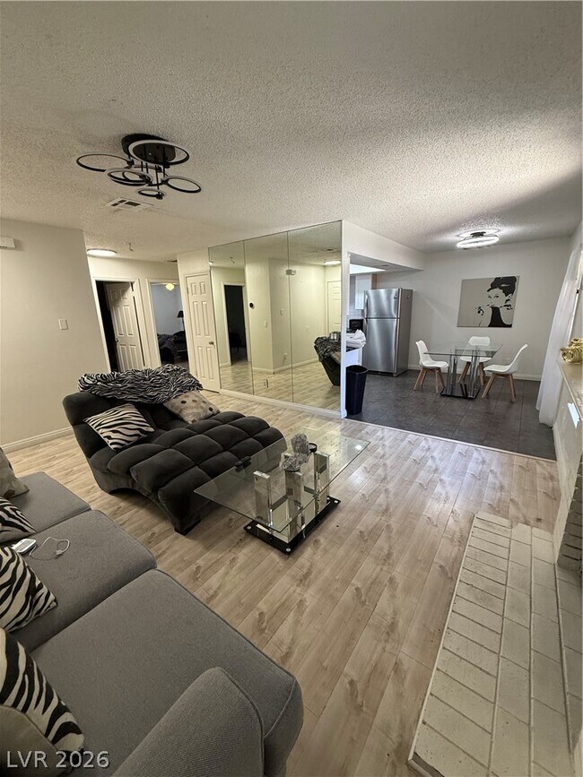 Building Photo - 5576 W Rochelle Ave.