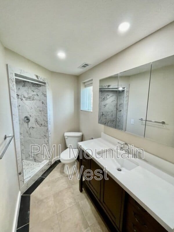 Building Photo - 762 Lacey Way