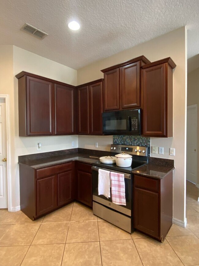 Building Photo - Beautiful 4 Bedroom 3 Bath Home in Ocoee