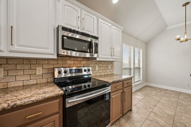 Building Photo - 104 Cold Track Dr