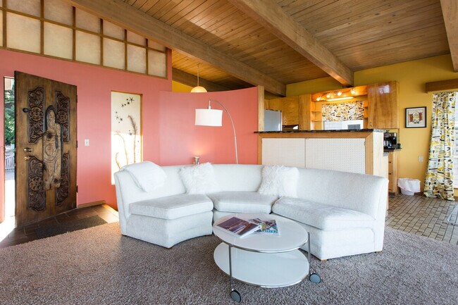 Building Photo - 4905 SW Othello St