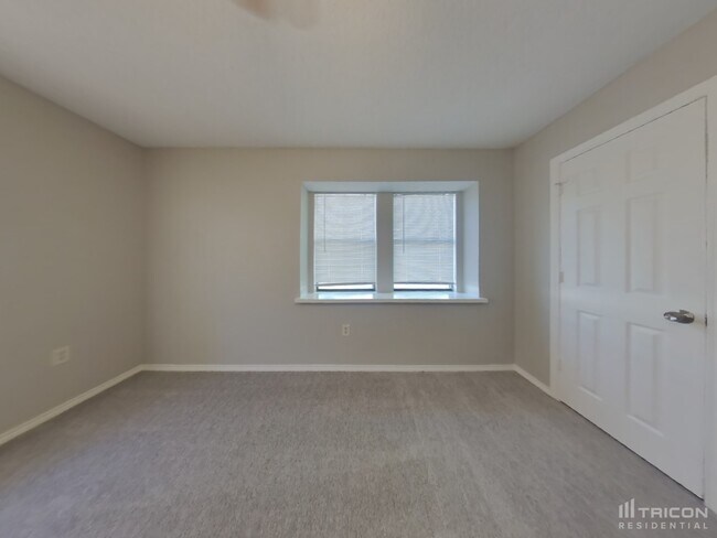 Building Photo - 934 Robinwood Dr