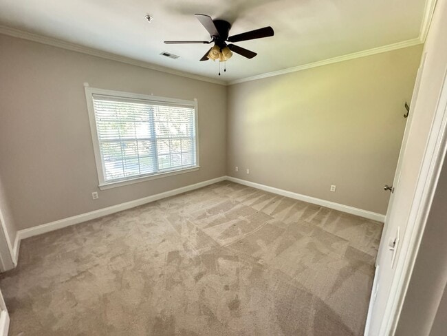 Building Photo - Beautiful 2 bed 2 bath Condo - In Great Lo...