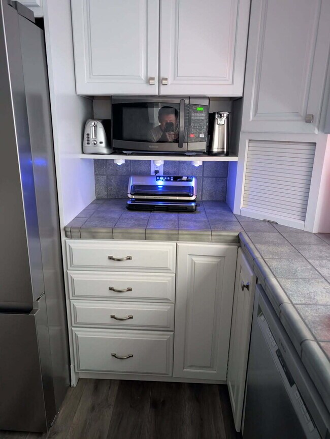 Building Photo - Lovely 2 bedroom and 2 bath remodeled home in South San Jose with a swimming Pool, 2 car garage, ...