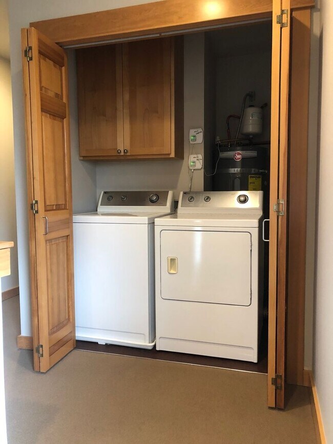 Building Photo - Winslow Tree House