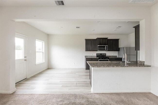 Building Photo - 541 Amberwood Pk Dr