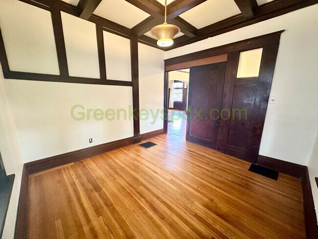 Building Photo - 4727 NE 10th Ave