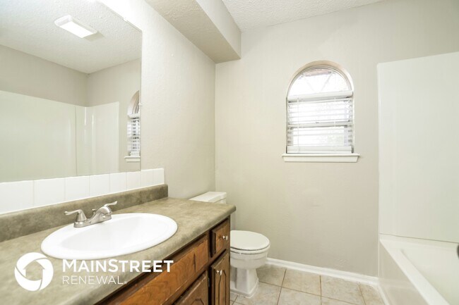 Building Photo - 806 Arlington Dr