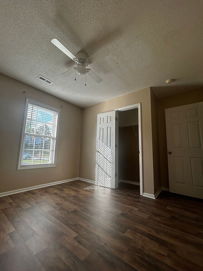 Building Photo - Single Family Home