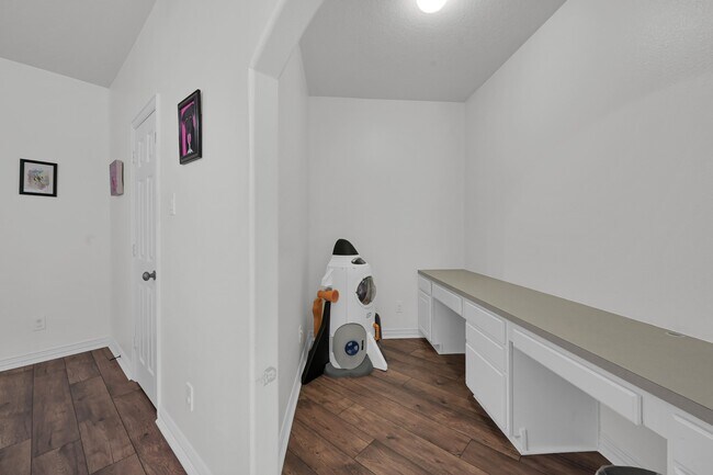 Building Photo - 4770 Jackson Square Dr