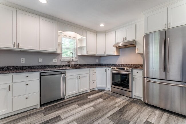 Building Photo - 606 Ridgeline Dr