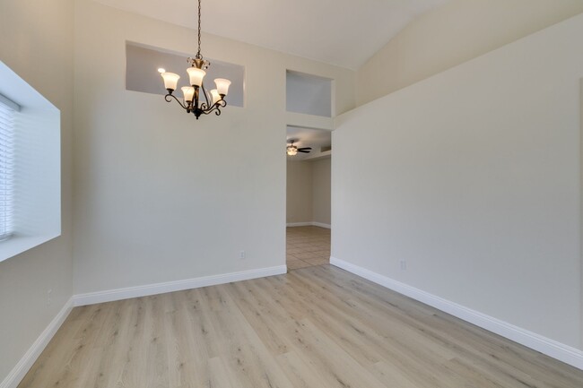 Building Photo - Gorgeous one story 3 bedroom 2 Bathroom Ho...